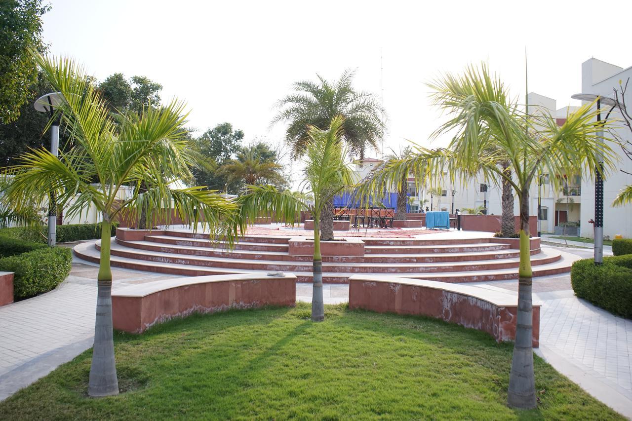 Vrindāvan Home-Like Infinity Resort المظهر الخارجي الصورة